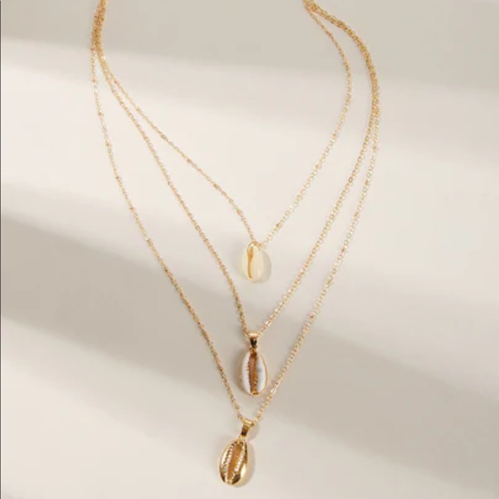 LAST ONE Layered Cowrie Shell Necklace Set - Picture 3 of 5
